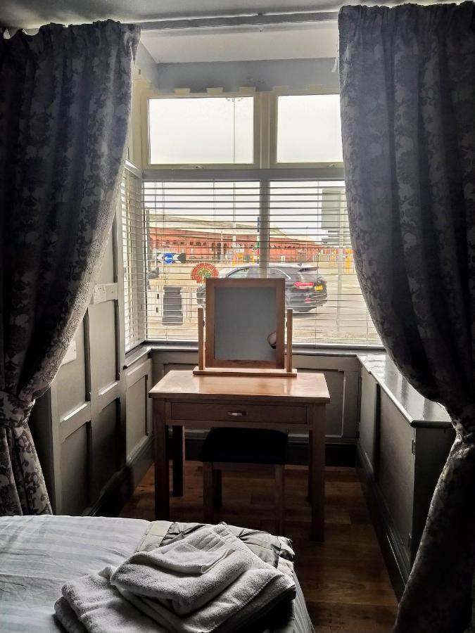 霍利黑德The Edinburgh Castle住宿加早餐旅馆 外观 照片